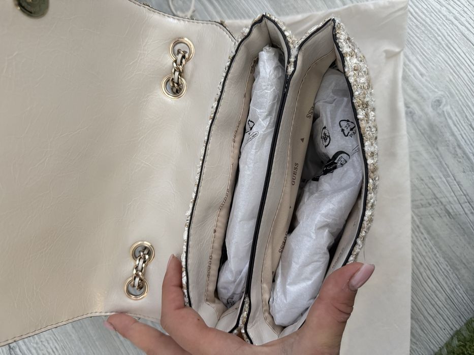 Нова дамска чанта Guess