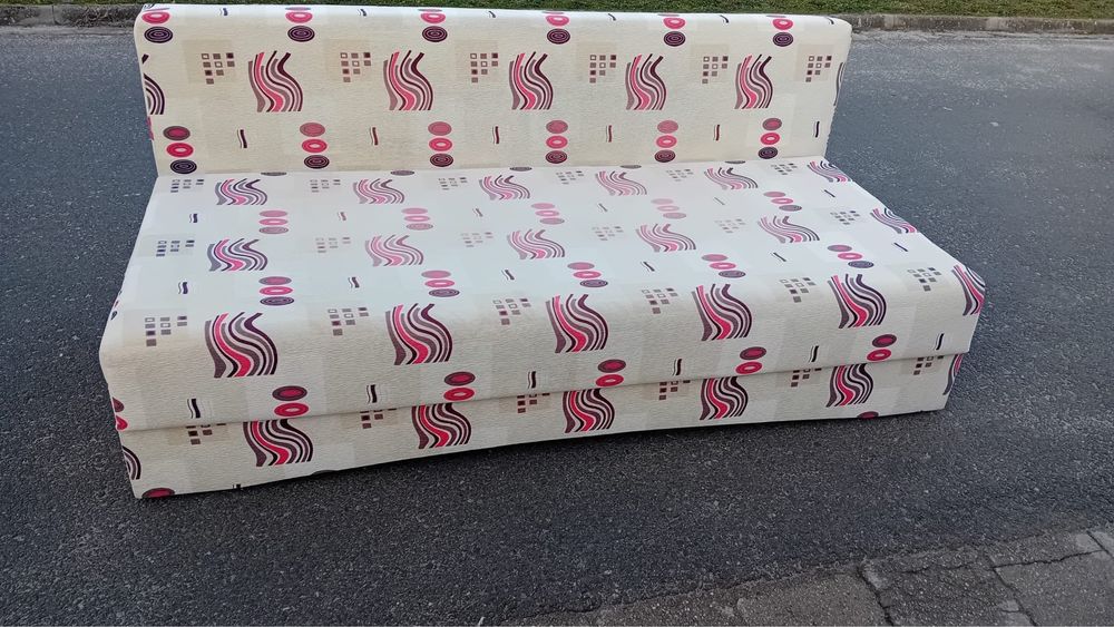 Canapea extensibila cu lada