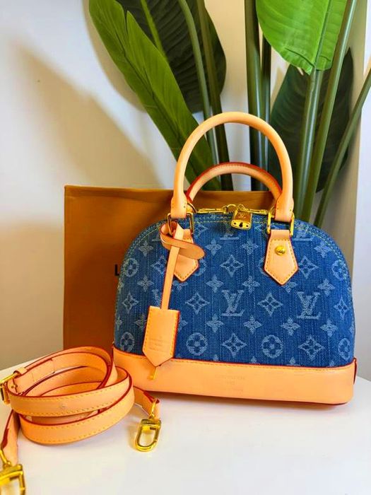 Малки практични чантички