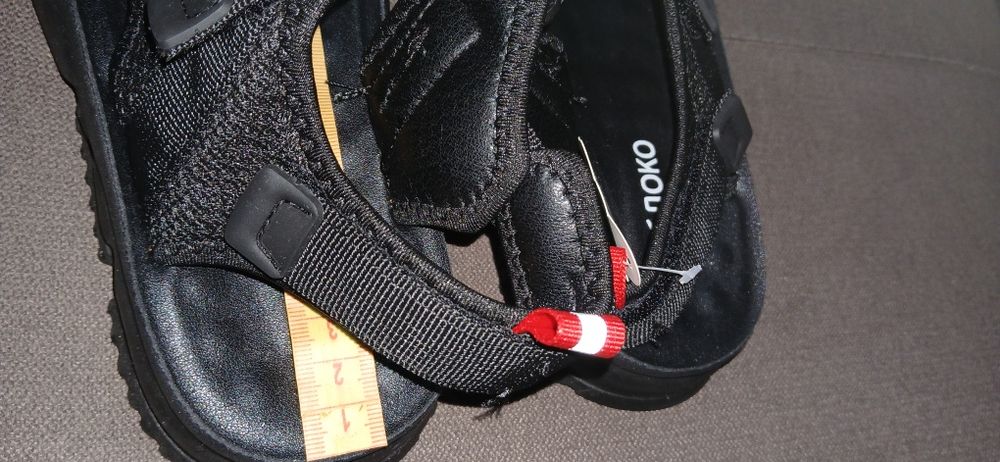 Продам новые детские сандали