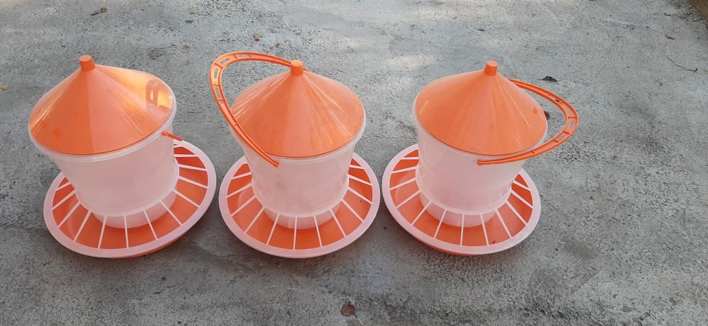 Продам кормушки для куриц