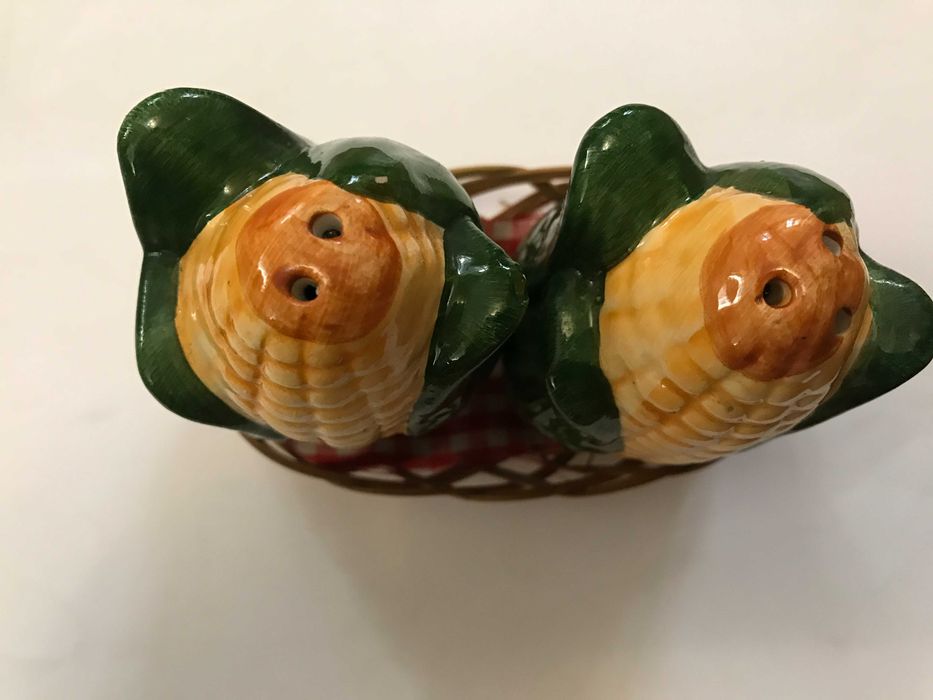 Солонка и  перечница.