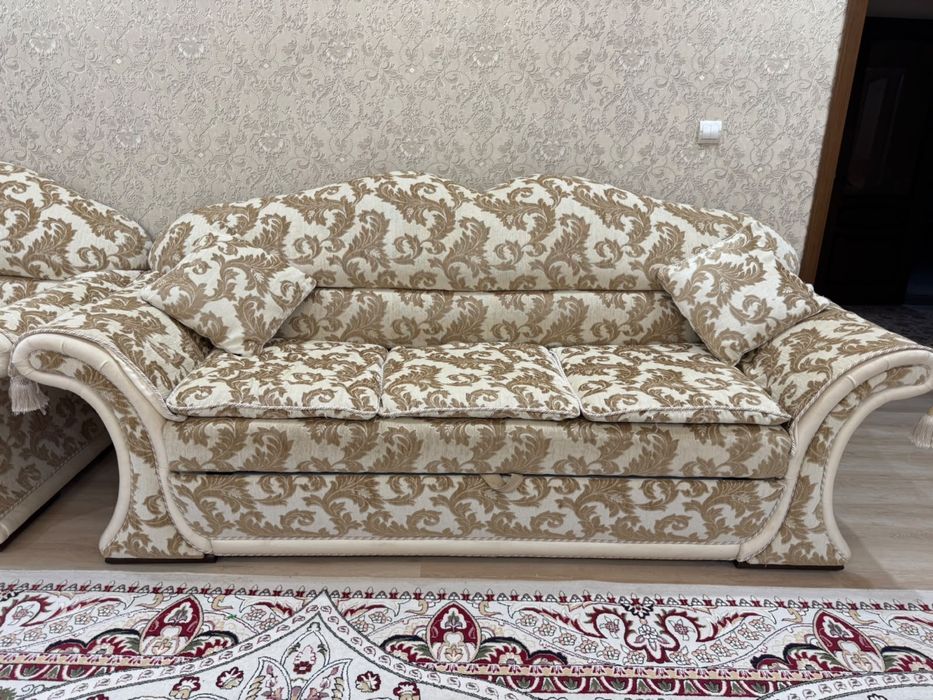 Продам диван с креслой