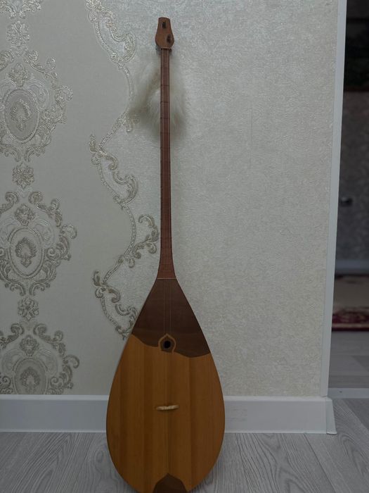 Домбыра сатылады кәсіби