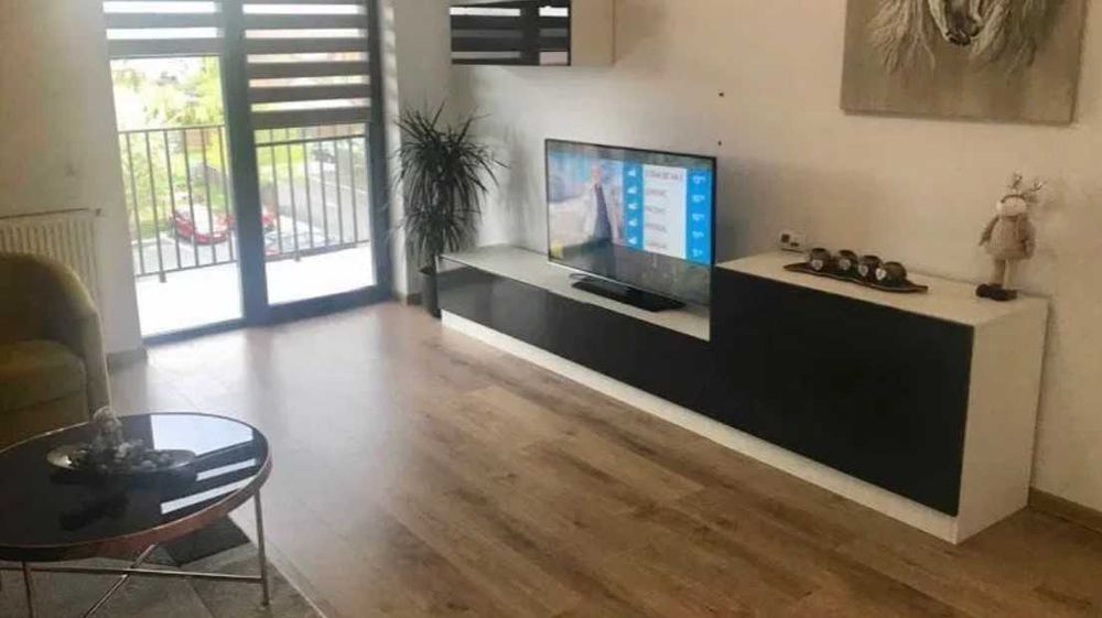 Дава се под наем Четиристаен апартамент в Пловдив, Изгрев - 98 кв.м за 459 € - Снимка #1