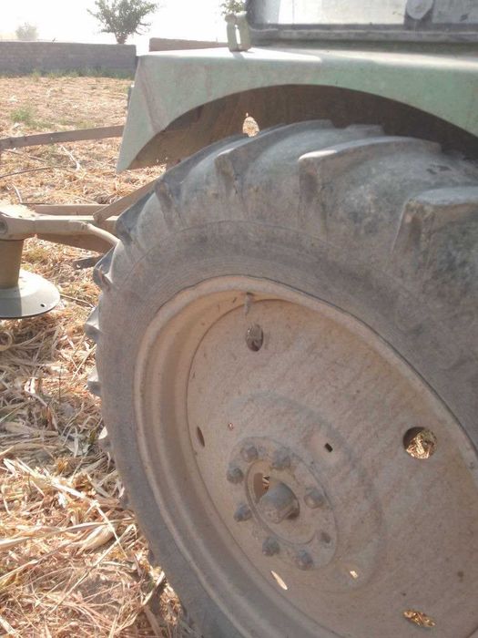 T28 traktor orqa baloni sotiladi