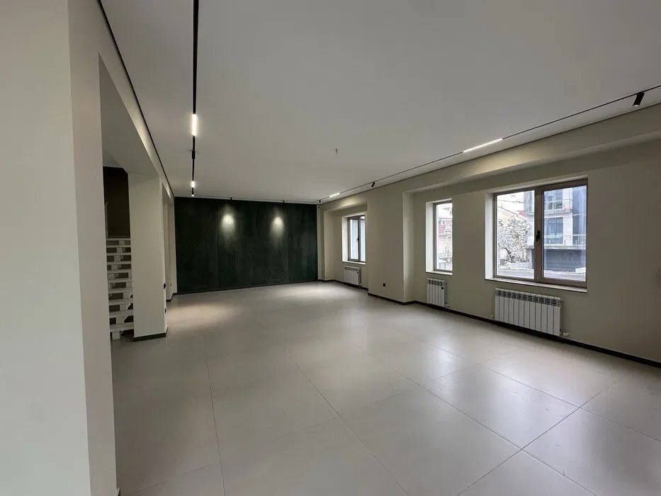 Продается дом 6 комнат, ориентир: Никитина, 2,87 соток 380м²