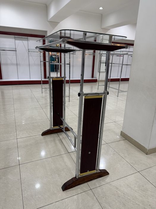 Вешала для одежды. Стеллажи