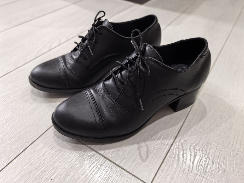 Дамски кожени обувки