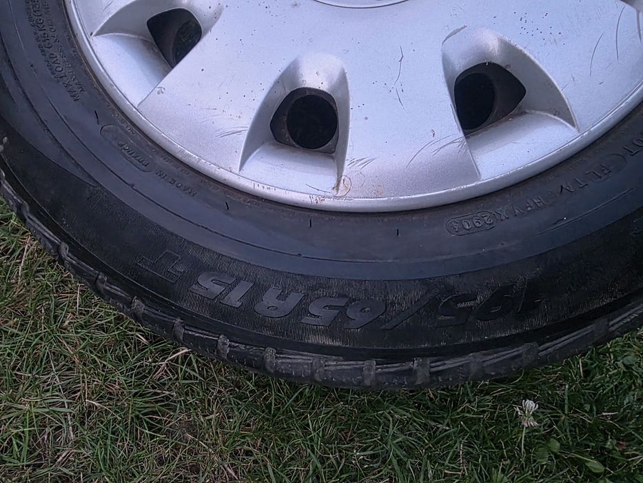 Vând 4 jante  R 15 + cauciucuri , pentru Golf 5