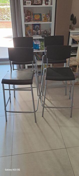 Маса за трапезсрия с 6 стола и бонус 4 стола за бар плот