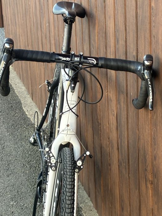 Vând bicicletă cursiera gravel Zannata