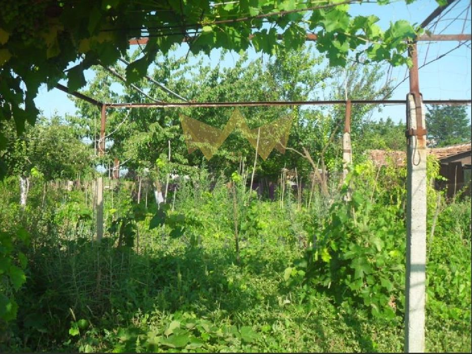 Парцел с постройка в с.Каменар