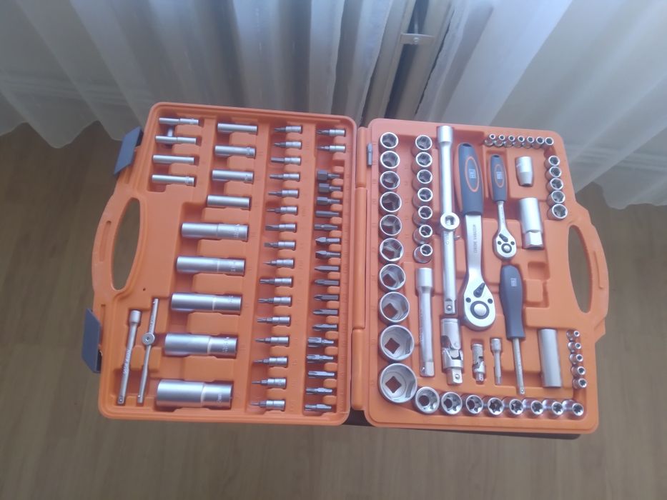 Trusa de scule tubulare