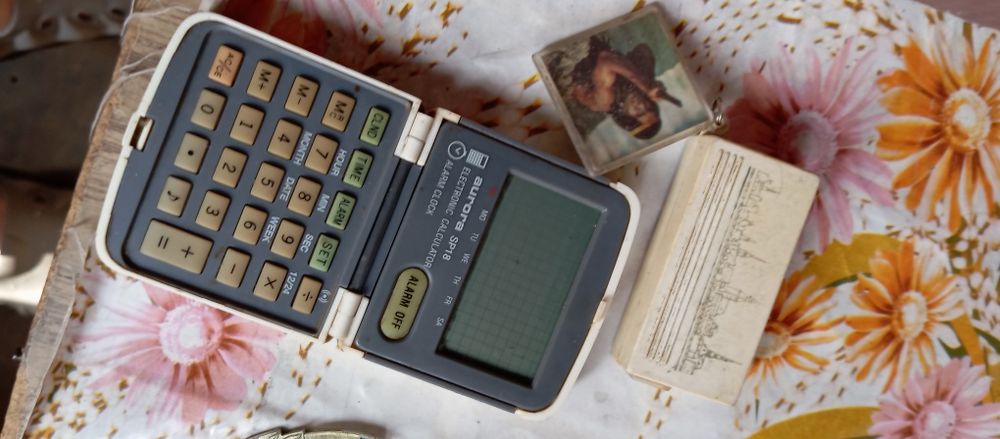 Калькулятор AURORA sp18  фонарик STRAUME значки