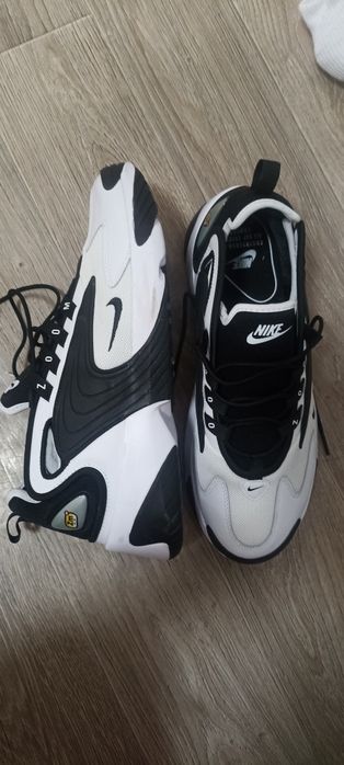 Продаеться мужские кроссовки