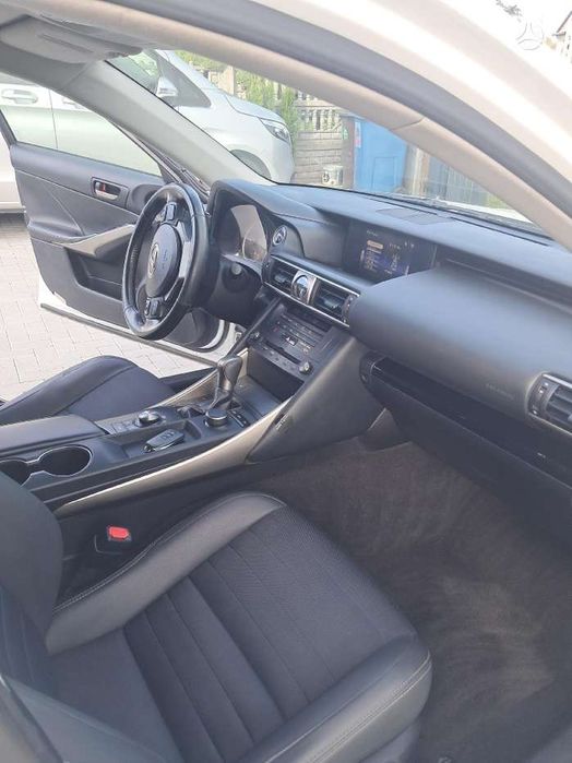 Lexus IS 300h 2.5 l