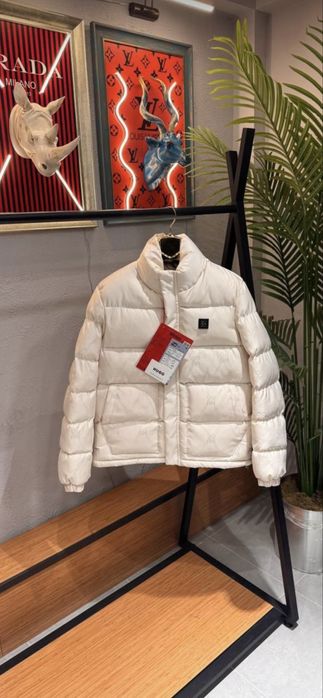 Toate modelele geaca intre 300-380 boss armani dior gucci northface