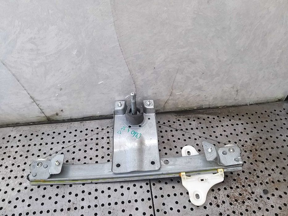 Macara manuala geam stanga spate renault clio 4 827013204r