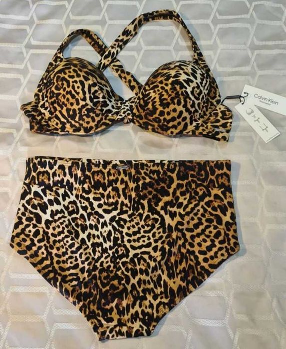 продавам бански Calvin Klein