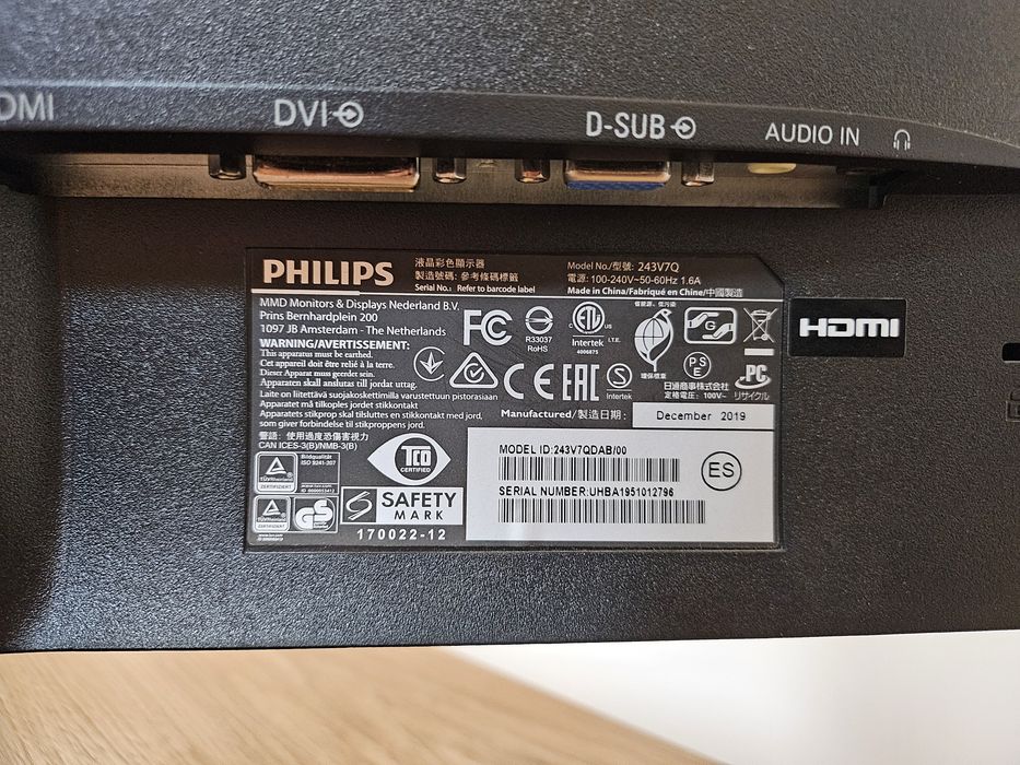 Vand monitor PHILIPS 243V7Q