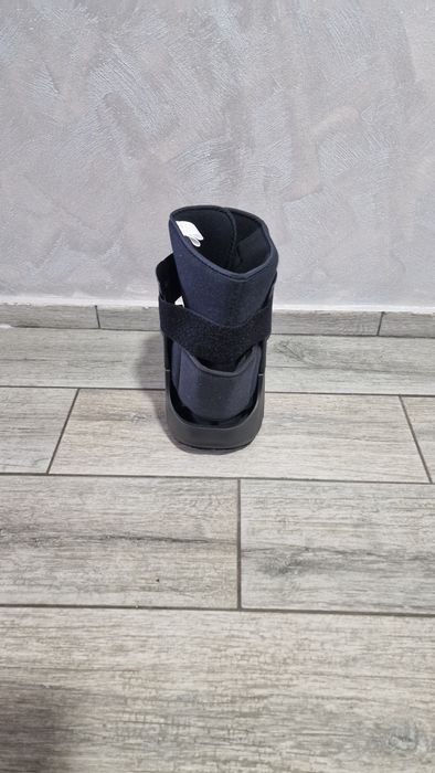 Orteza si cârje nefolosite