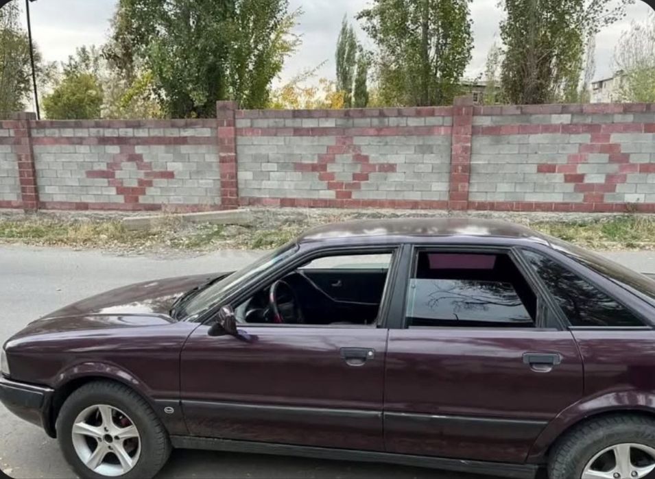 Продам Ауди б4 автомат родной окрас.