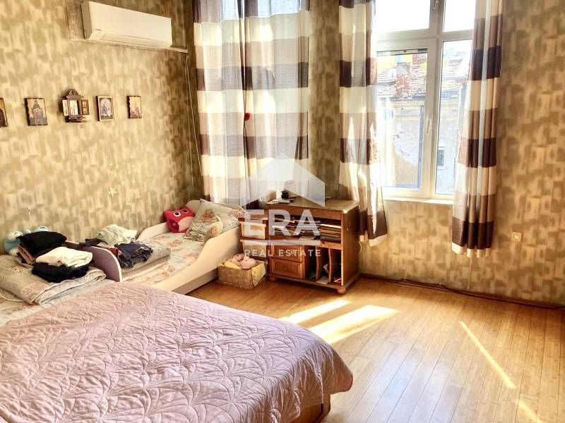 Продава се Етаж от къща в София, Център - 142 кв.м за 2346 €/кв.м - Снимка #2