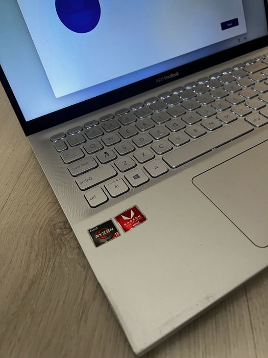 Asus VivoBook 15 OLED