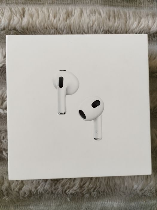 Apple AirPods3 with charging case