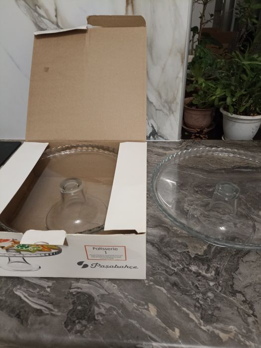 Продам тортницы новые