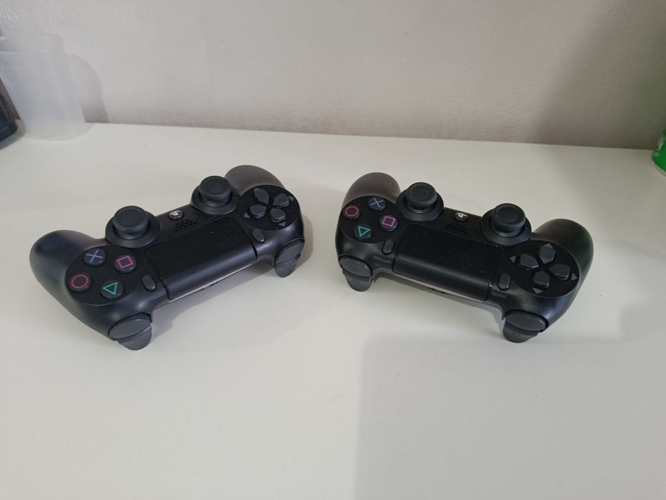 Playstation 4 два джойстика