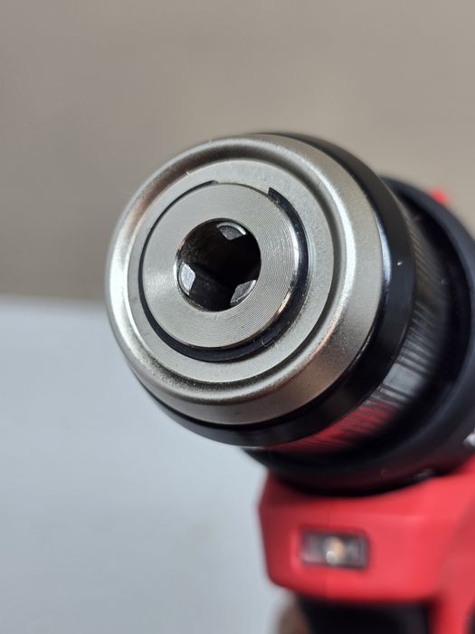 Нов безчетков винтоверт Milwaukee M12BLDDRC