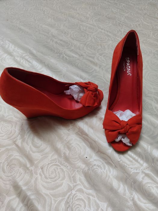 Продаю туфли женские