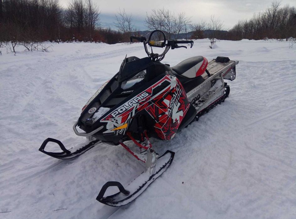 Snowmobil Polaris 800 Assault