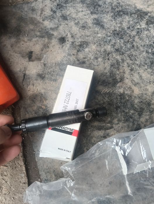 Vând injectoare pentru motor Lombardini