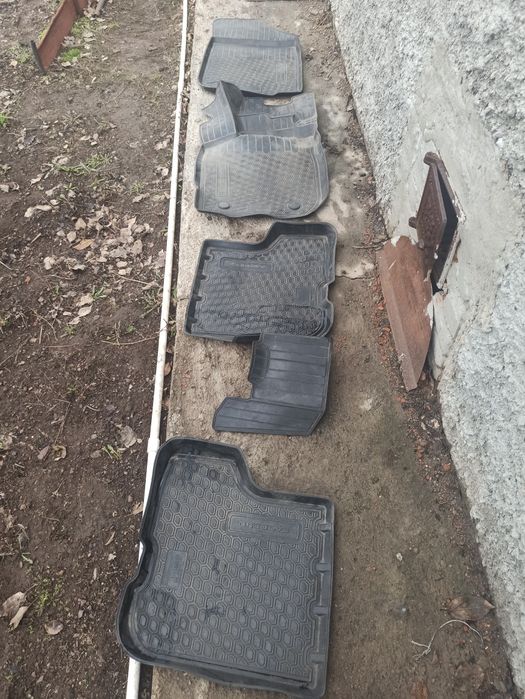 Продам коврики в машину