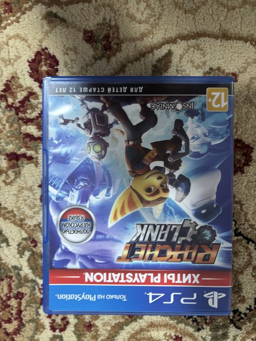 Игры и джойстик на PS4