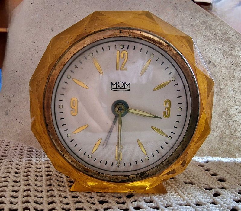 Стар часовник MOM