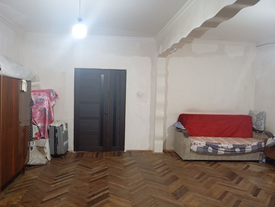 4/4/4 Куйлик 1 мавзе метро Киёт,92 кв.м без ремонта,73 500 $