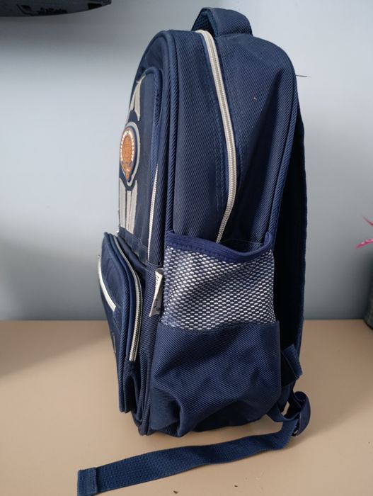 Рюкзак для школьника в отличном состоянии