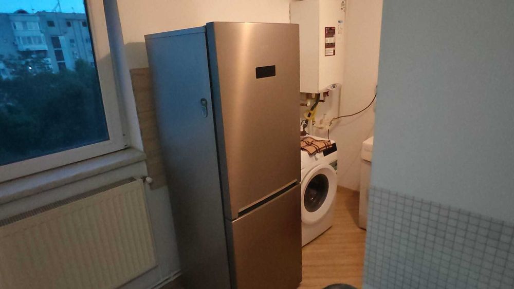 Inchiriez apartament 2 camere decomandat central, mobilat modern cu centrala proprie si lift zona ,universitate.