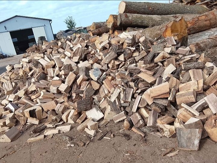 Vând lemne și deseuri la preț convenabil