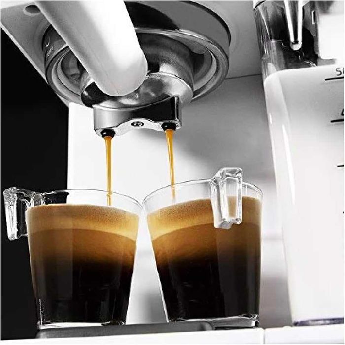 Полуавтоматична кафемашина Cecotec Power Instant-ccino Touch Bianca Series, резервоар за мляко, сензорен контролен панел, 20 бара, термоблок, 1350W