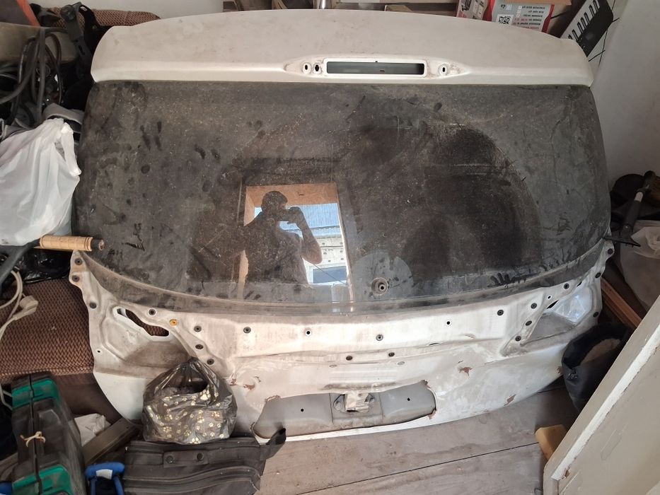 Продам лобовои субару аутбек