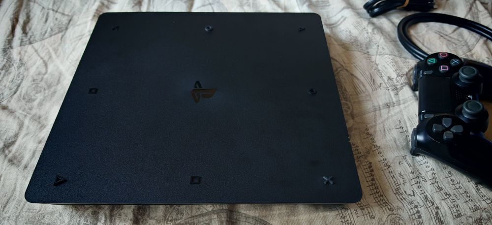 PS4 Slim + jocuri