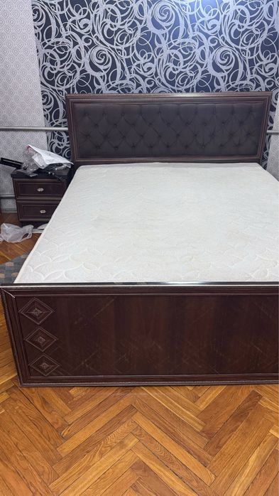 Продается кровать и зеркало