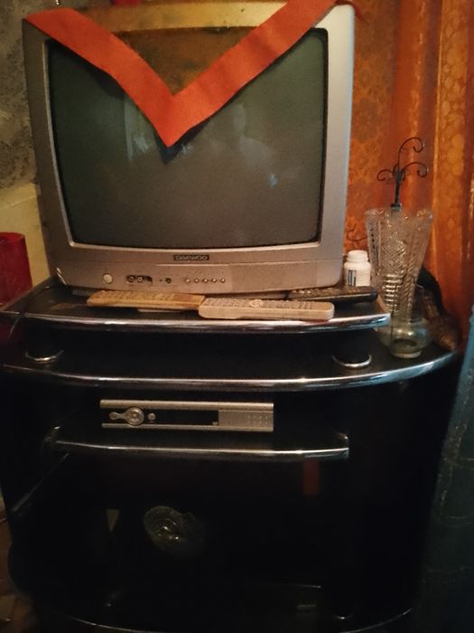 Телевизор цветной.