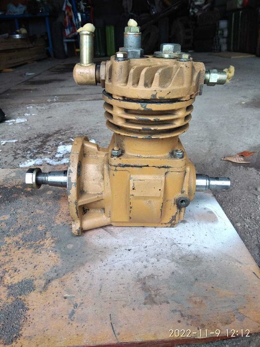 Компрессор на двухкубовый китайский погрузчик.