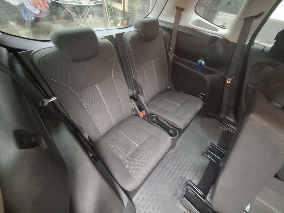 Vand opel zafira tourer  7 locuri